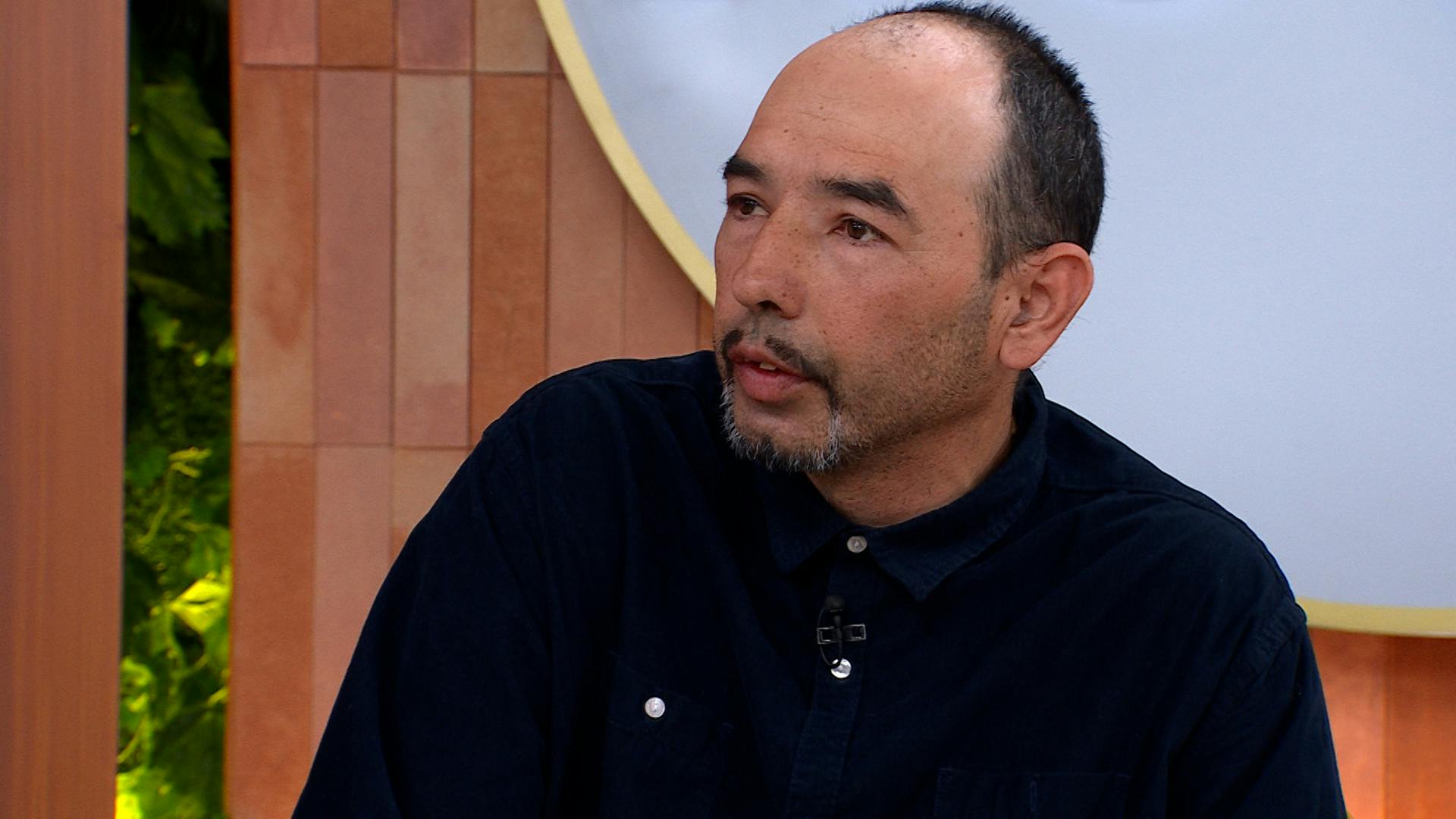 ¡Los corre para su bien! Víctor quiere vender la casa donde viven sus hijos