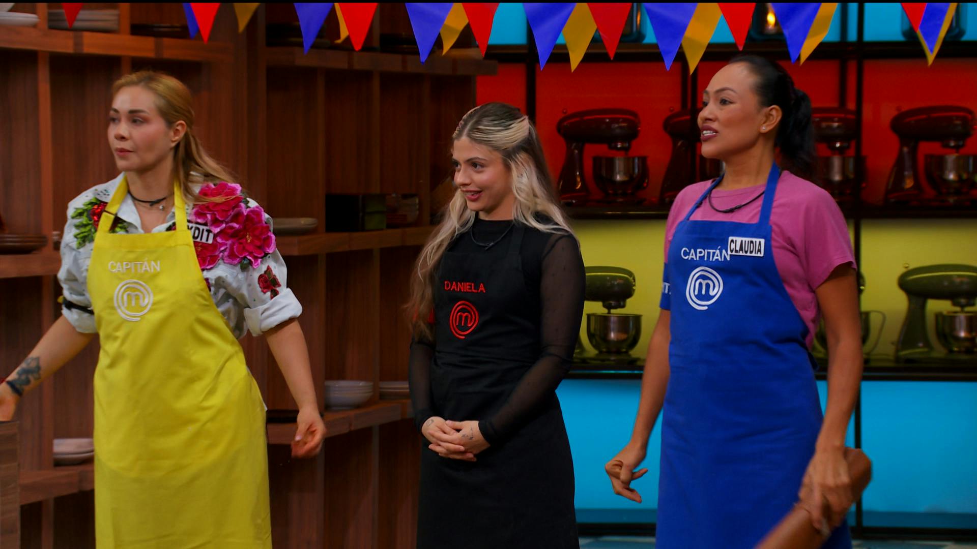 Ixdit es elegida a través de las votaciones del público como Capitana y se da a conocer el Reto Express de la noche en MasterChef 24/7