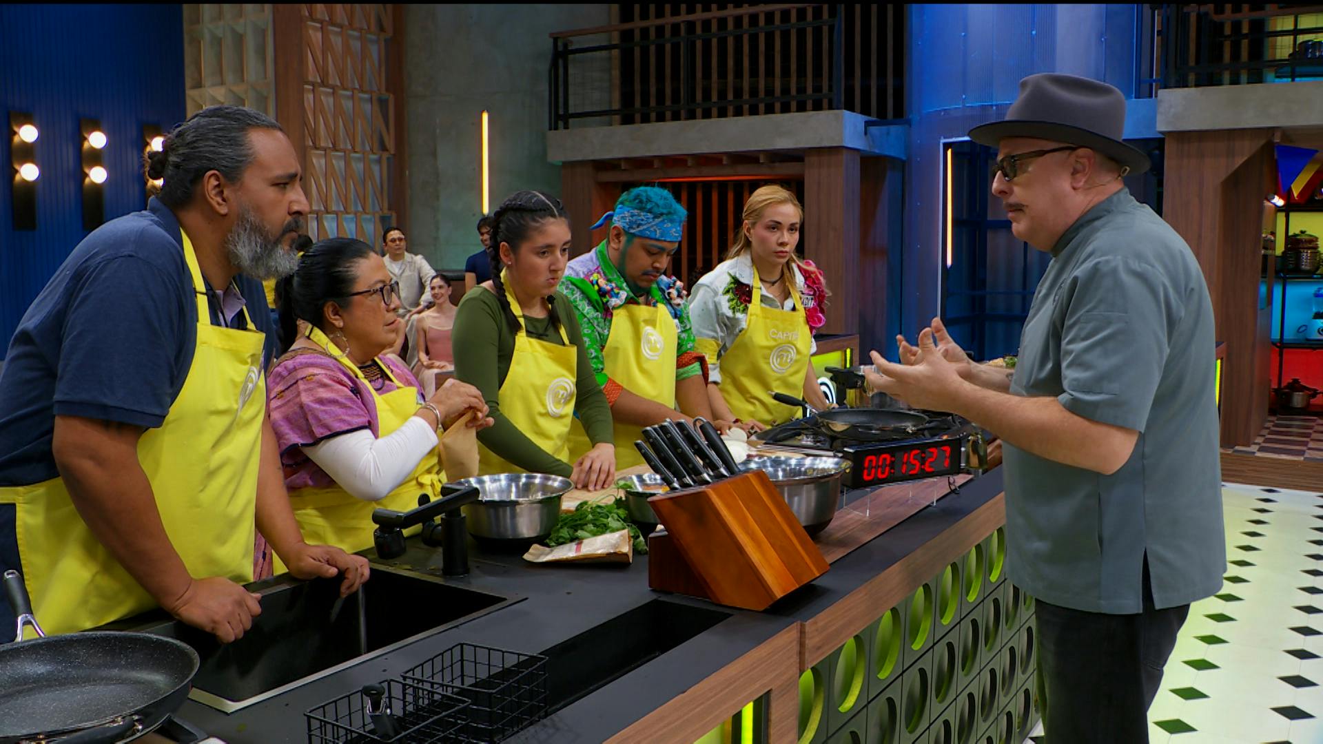 El Chef Adrián Herrera invitó a ser positivos a los Cocineros que fueron elegidos al final de este reto en la Batalla por Equipos de MasterChef 24/7
