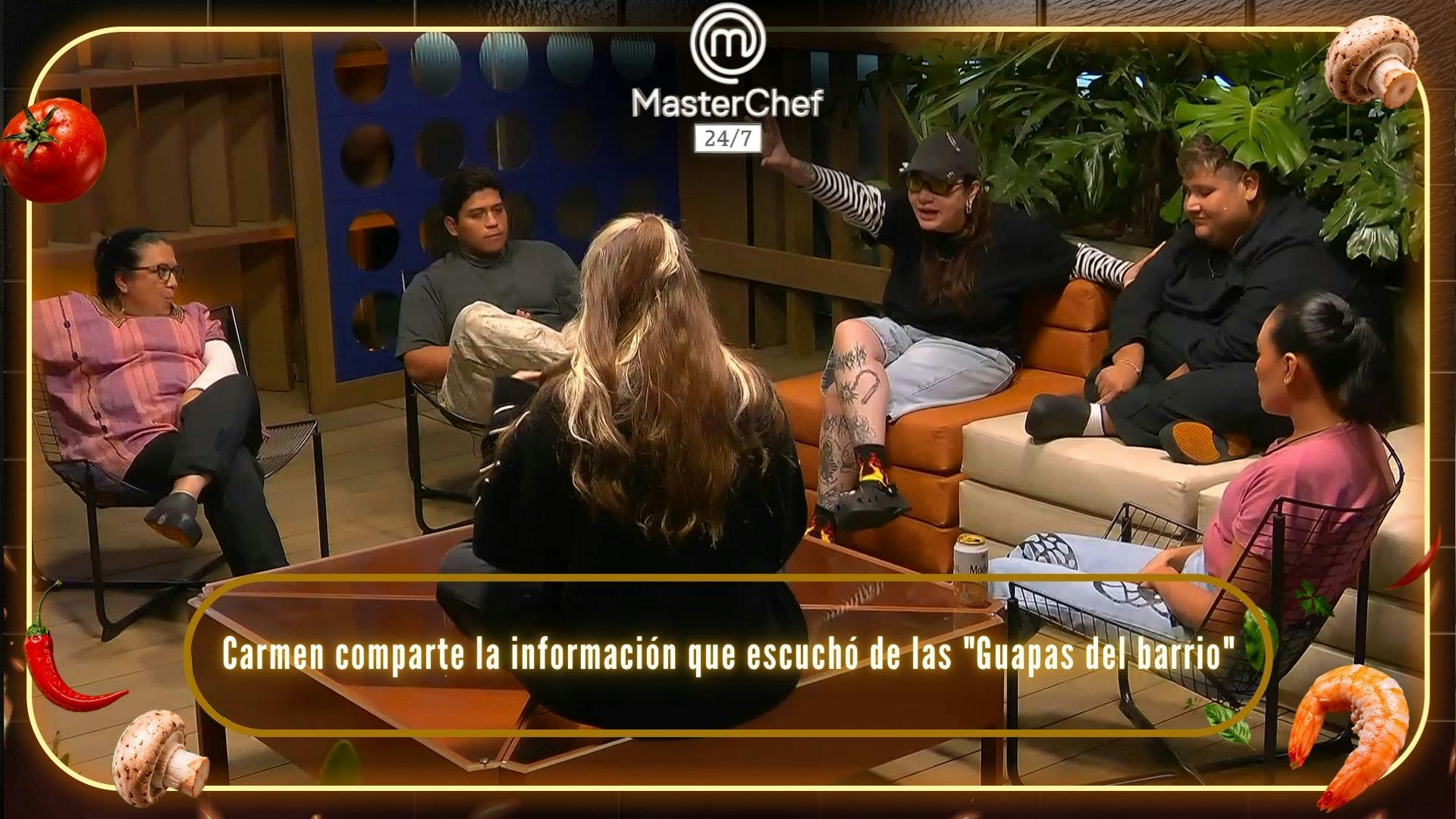 Tras escuchar a escondidas la conversación de las “Guapas del barrio”, Carmen le comparte la información a sus aliados (VIDEO)