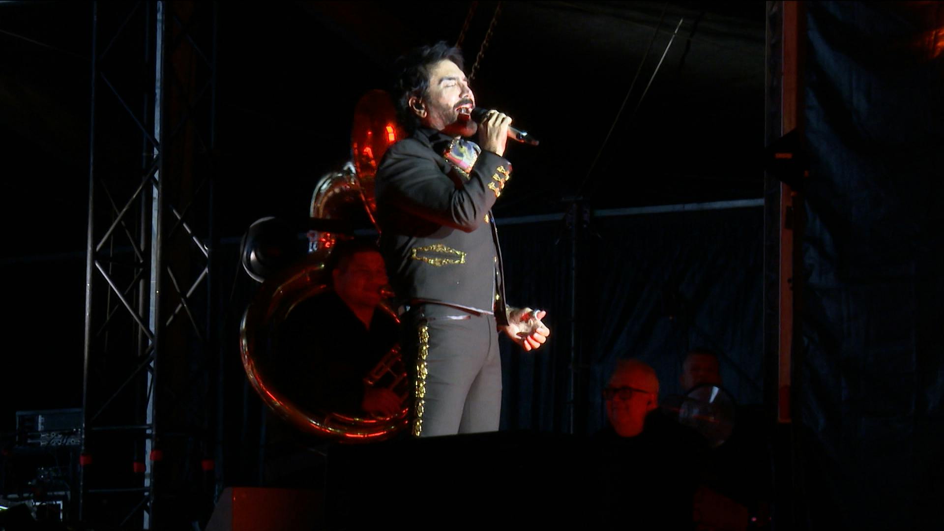 ¡Rompió récord! Así se vivió el concierto de Alejandro Fernández en La Minerva de Guadalajara