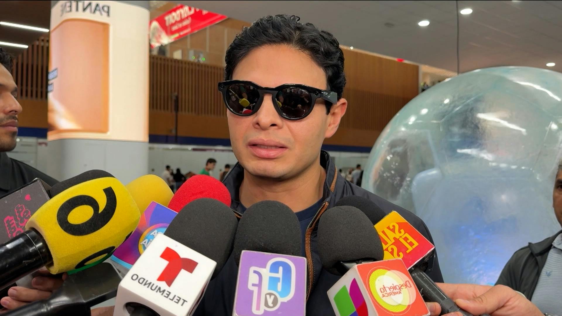 ¡Una familia feliz! Giovanni Medina e Irina Baeva se dejan ver por primera vez juntos