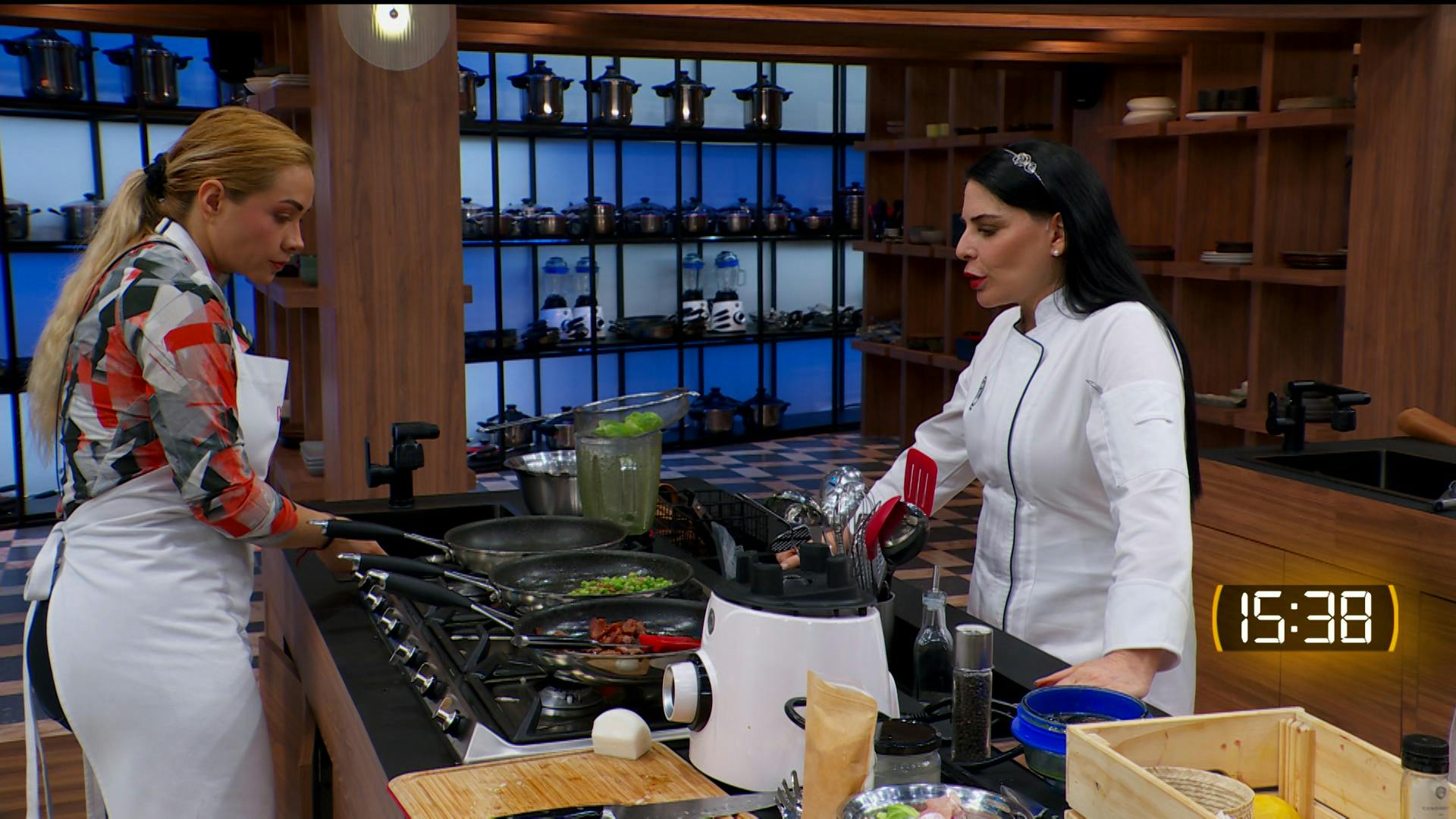 La Chef Zahie explica la frase “Oído Zahie”, mientras comparte algunos detalles esenciales de la cocina 
