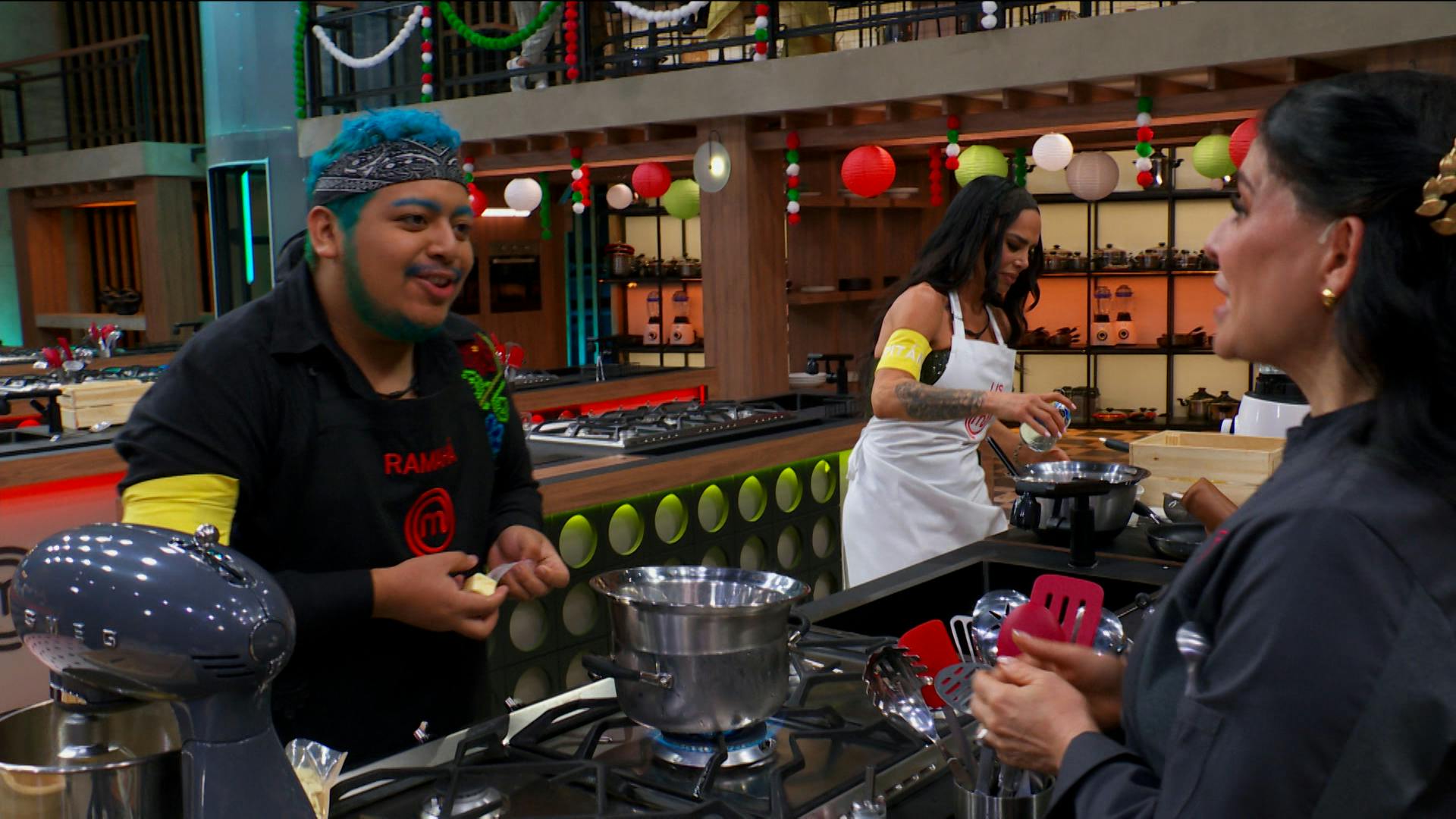 MasterChef 24/7 | Los Chefs recorren las estaciones para evaluar a los equipos