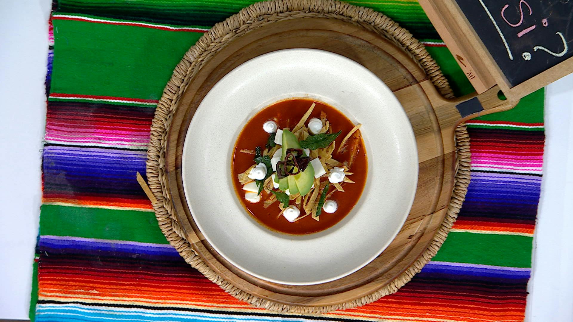 ¡Para la ‘cruda’ realidad! Consiente a tu familia con una sopa de tortilla: ingredientes y receta paso a paso