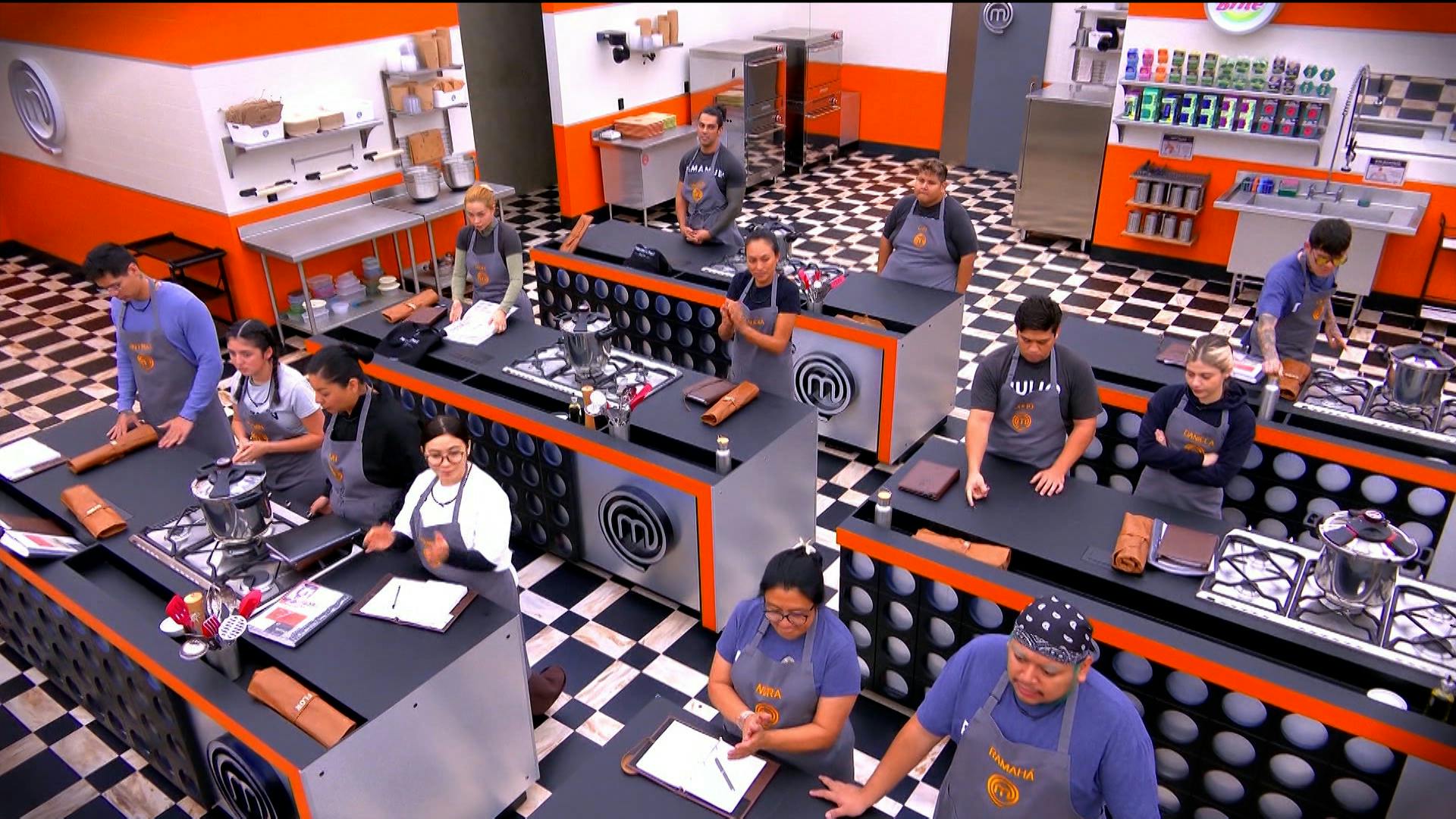 ¡Ragañan a los participantes de MasterChef 24/7 por no saber hacer tortillas! Esto fue lo que dijo la Chef Isabel Carvajal sobre las quesabirrias