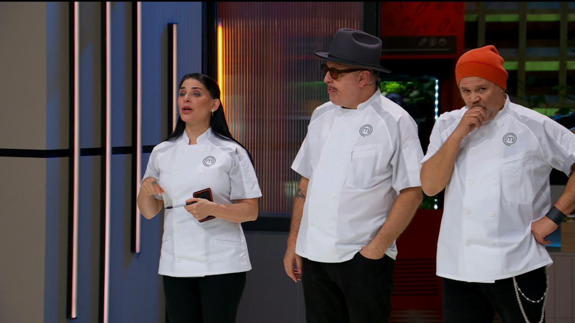El tercer reto inicia, donde para sumar puntos y salvarse en MasterChef 24/7, los cocineros deberán preparar navaja 