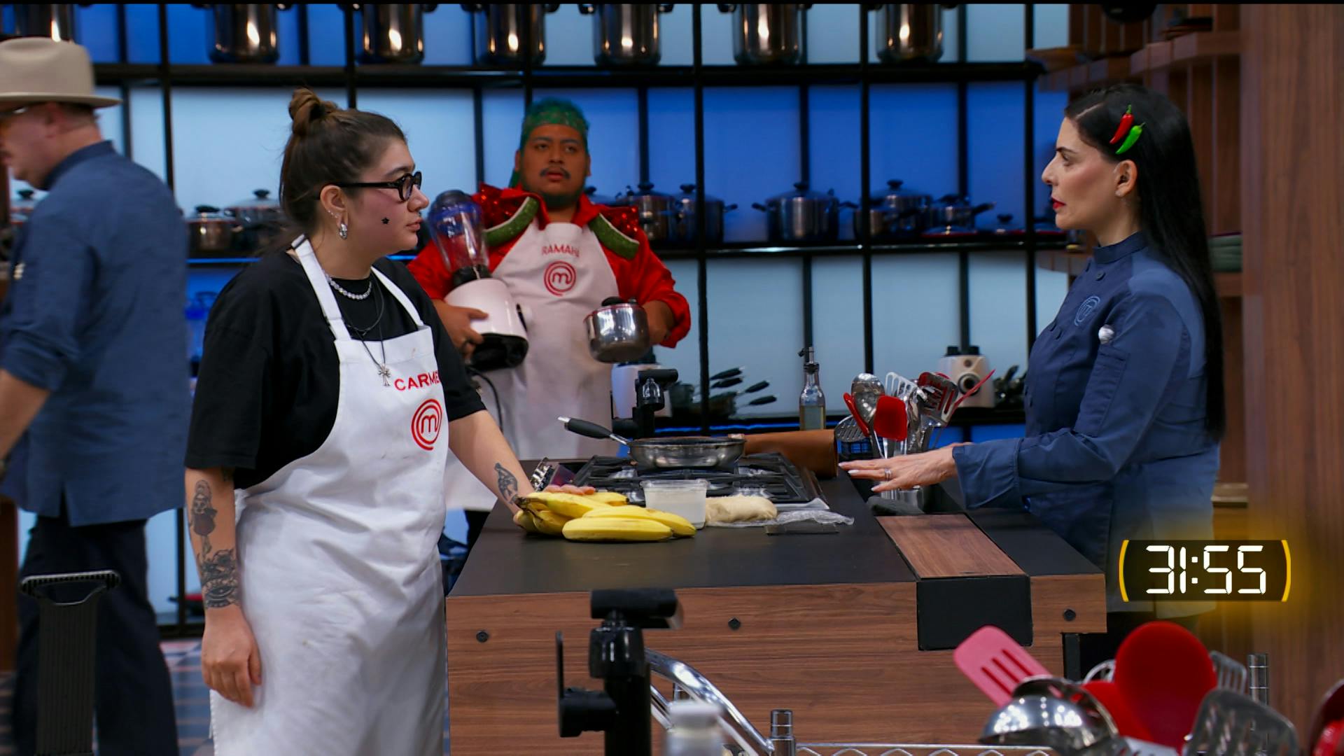 Los Chefs se acercan a los Cocineros en la segunda parte del reto por el Pin del Chef 