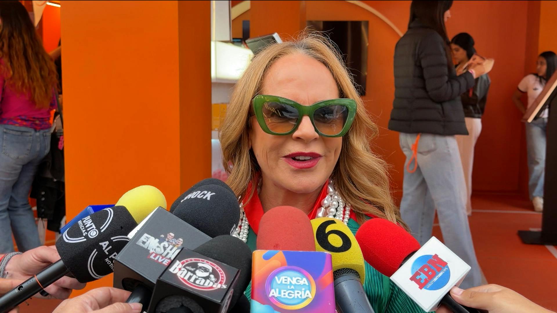 “Yo no juzgo las muestras de amor”, Roxana Castellanos reacciona al beso de Julio César Chávez y Yolanda Andrade