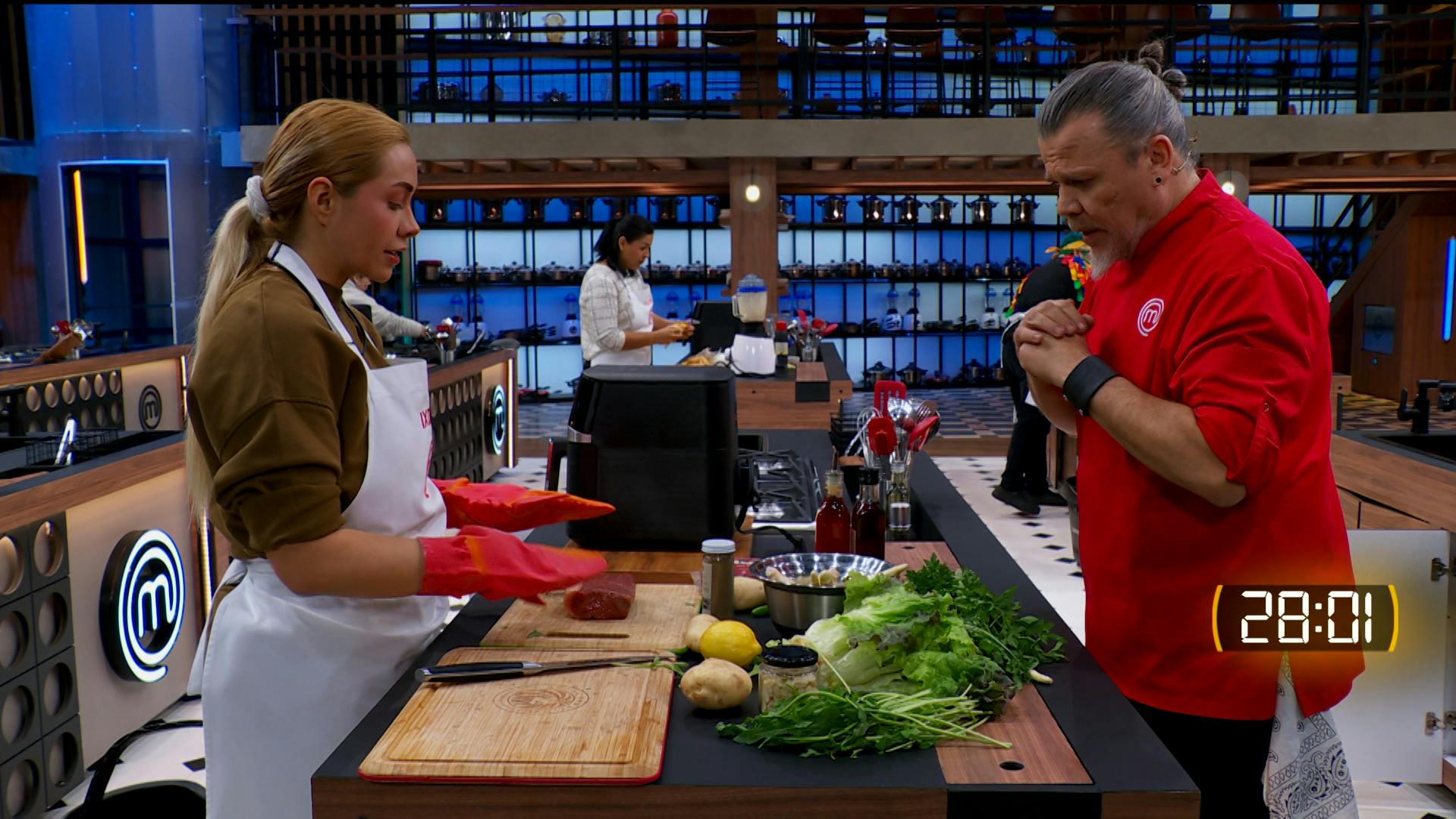 En MasterChef 24/7 hasta el mínimo detalle cuenta, por ello los Chefs se mantienen cerca de los Cocineros 