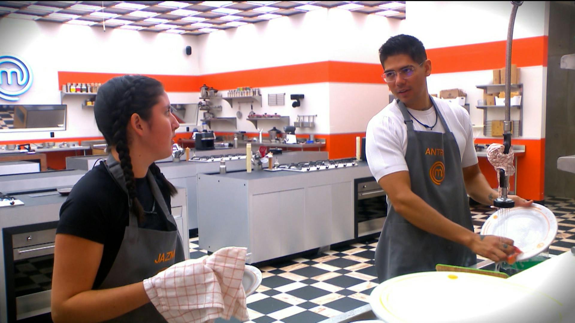 Carmen desata la polémica tras los acomodos de la brigada de limpieza dentro del universo MasterChef 24/7
