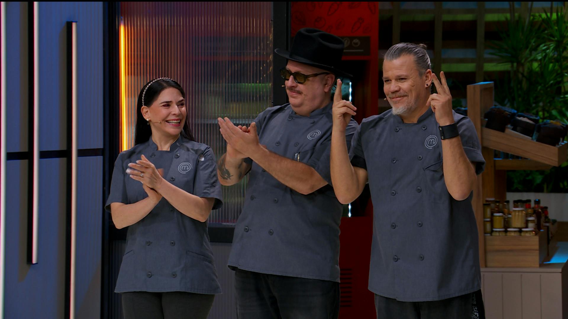 ¡Arranca la Batalla por Equipos de esta noche de MasterChef 24/7! Los Cocineros deberán preparar un menú de boda ¿Quién ganará? 