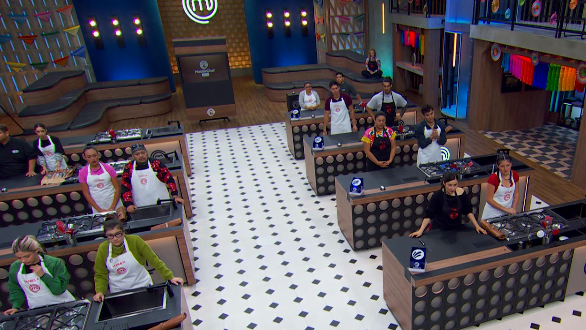 El Reto de parejas estará marcado por la complejidad de estar de espaldas, ¿Quién se salvará esta noche en MasterChef 24/7?