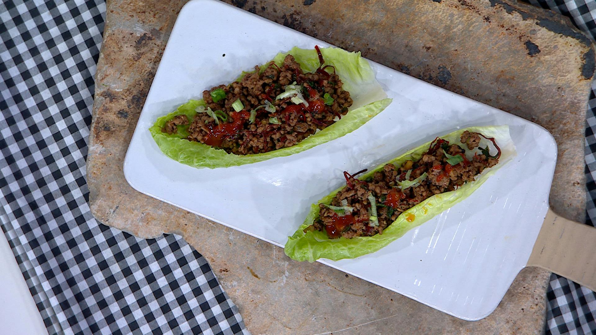 La sazón de la alegría: Tacos orientales con lechuga
