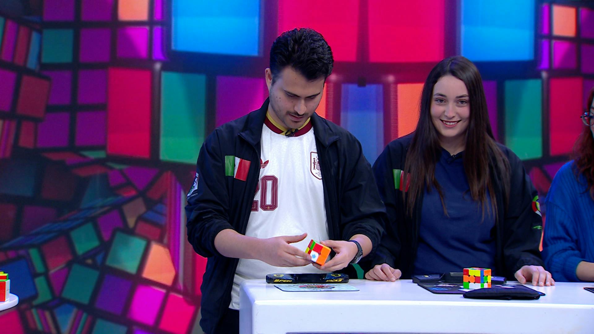 Campeones mexicanos de cubo Rubik resuelven rompecabezas en 2 segundos. ¡Mira sus hazañas!