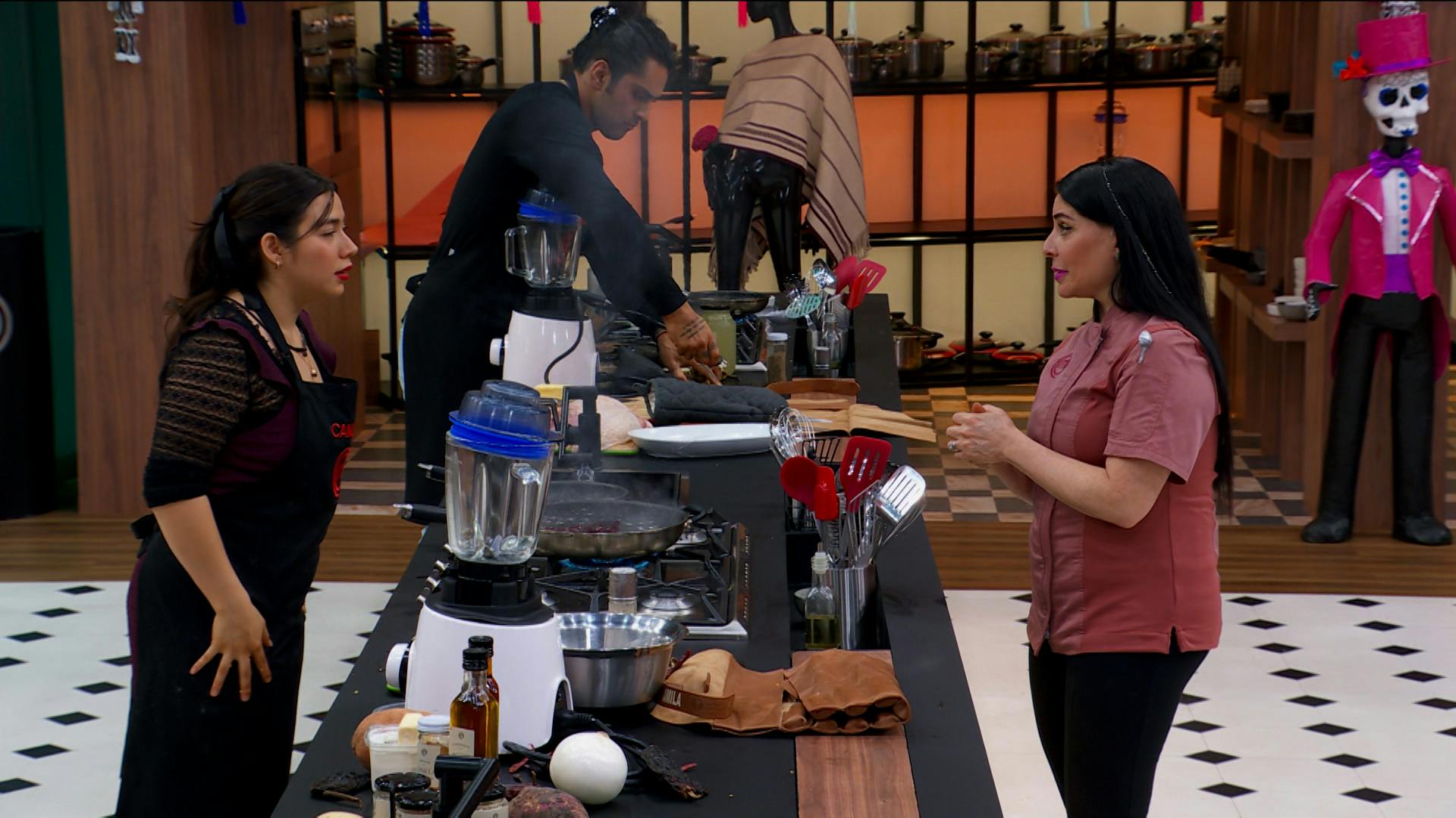 MasterChef 24/7 | Los Chefs recorren la cocina antes de la decisión final