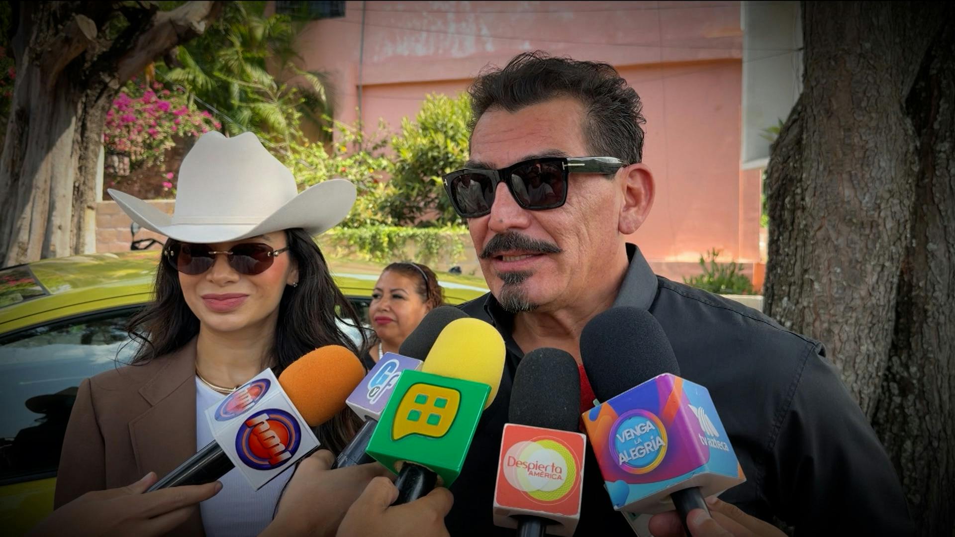 ¿Reconciliación en puerta? ¡Así conmemoraron el decimoprimer aniversario luctuoso de Joan Sebastian!