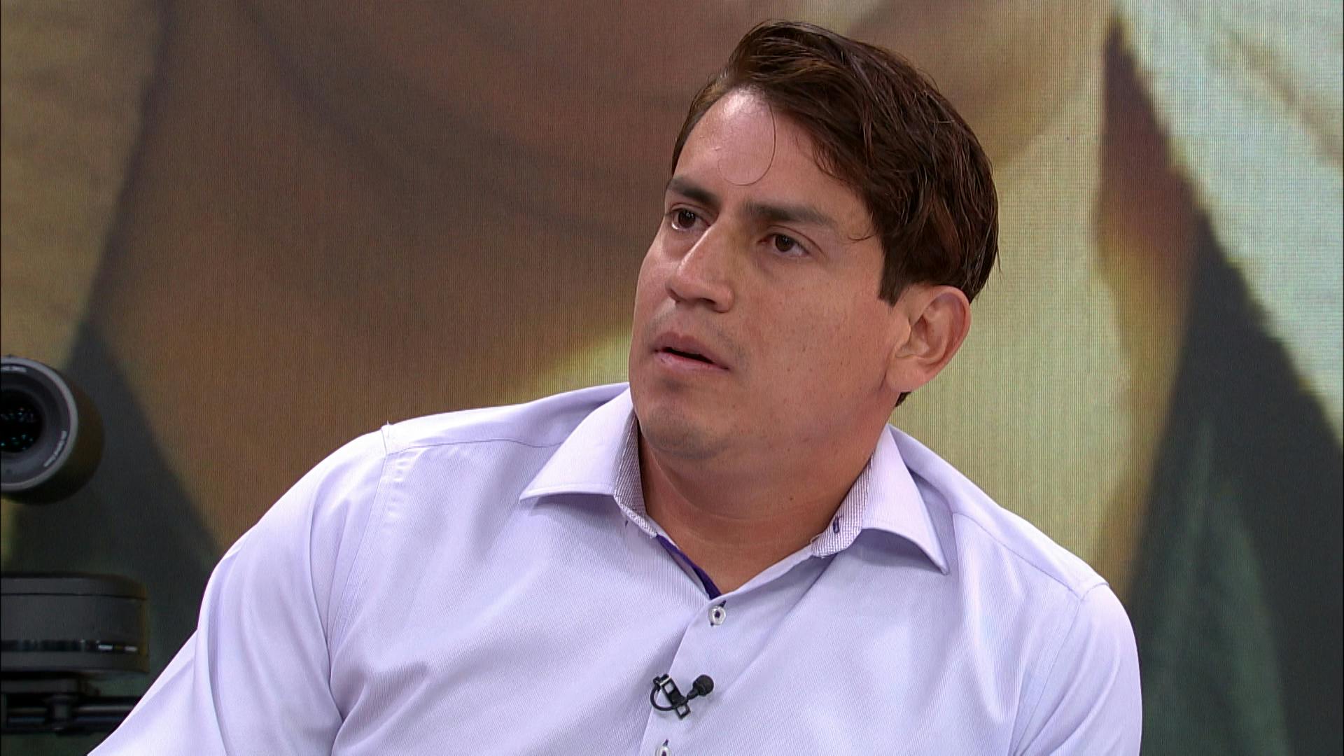 ¡La vecina de Eduardo lo acusa de violento, pero él asegura que sólo inventa chismes!