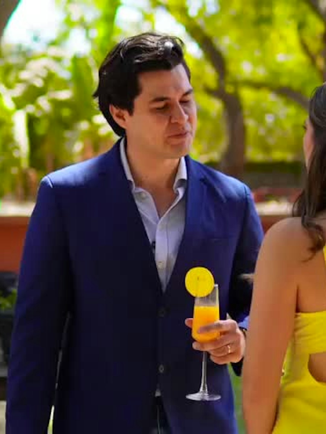 No dejaba a su esposa usar vestidos cortos y a su amante sí