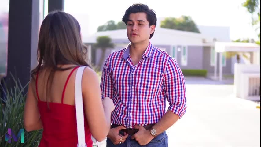Intentó ligar a un hombre sin saber que su mejor amigo estaba enamorado de ella