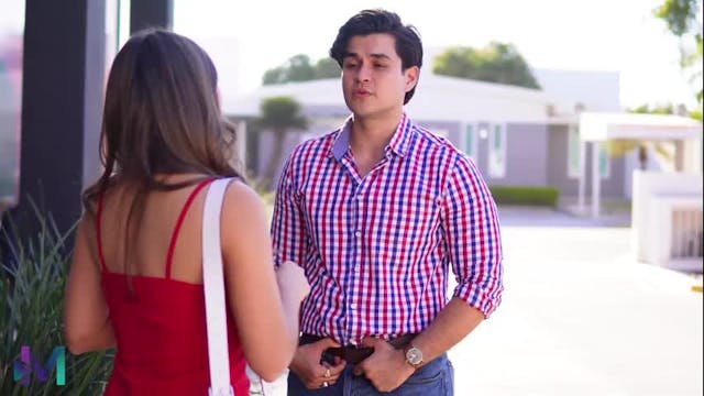 Intentó ligar a un hombre sin saber que su mejor amigo estaba enamorado de ella