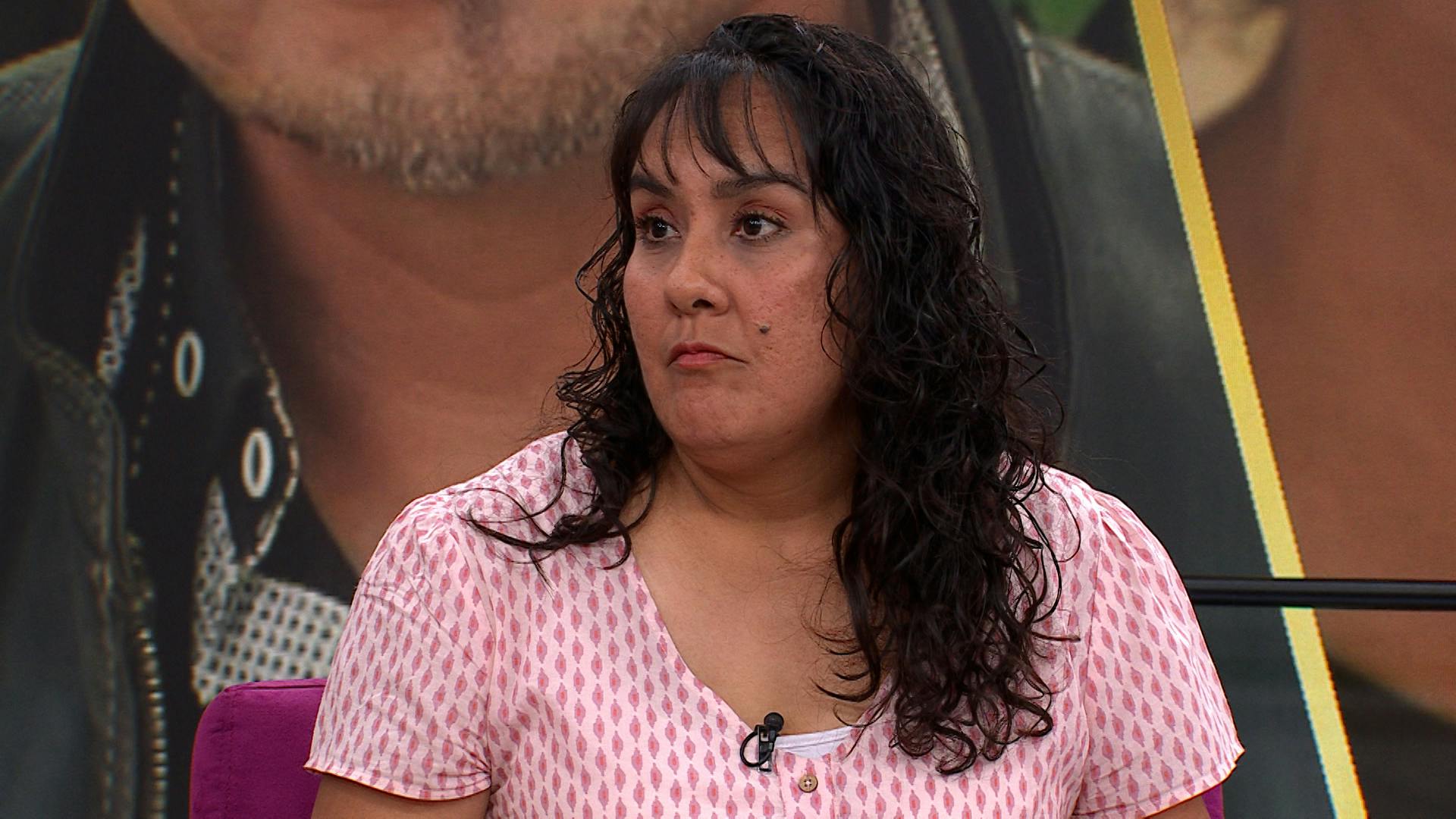 ¡La espía su ex! El ex de Alicia no cuida de su hijo pero sí los espía
