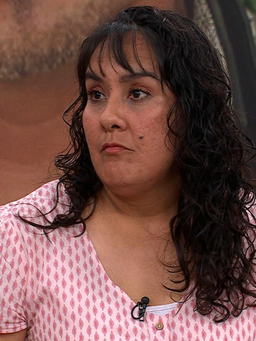 ¡La espía su ex! El ex de Alicia no cuida de su hijo pero sí los espía
