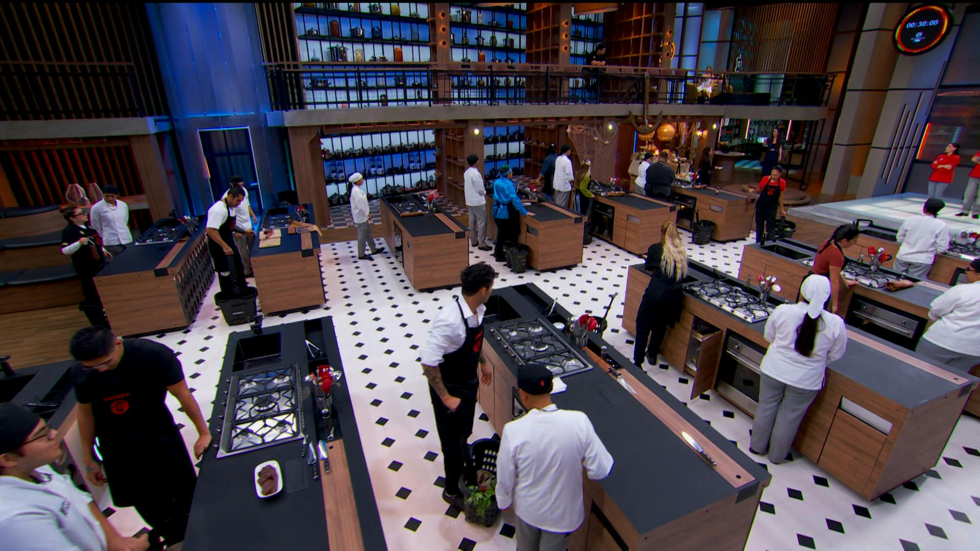Avestruz y venado... Los Cocineros se preparan para el martes de Beneficio y Castigo con ayuda especial en MasterChef 24/7