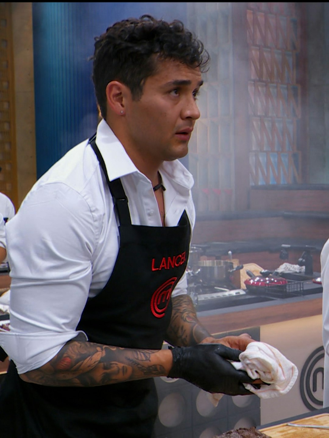 Los Chefs se acercan a los Cocineros asesorando una de las preparaciones más complejas de la temporada en MasterChef 24/7