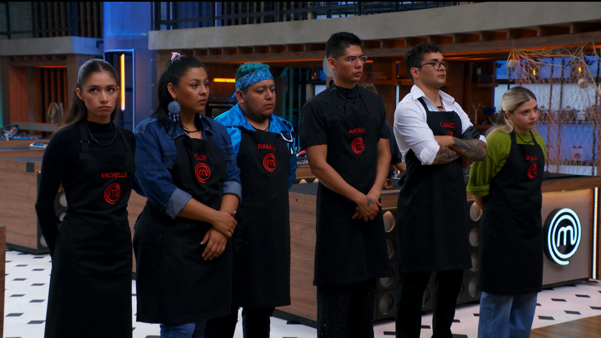 Solamente tres Cocineros pudieron avanzar al segundo Reto de la noche en MasterChef 24/7 buscando la capitanía
