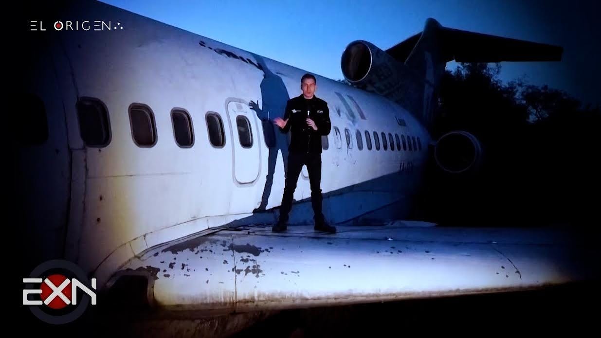Octavio Elizondo y El Equipo de Extranormal investigan un avión abandonado marcado por accidentes y misteriosos fenómenos paranormales