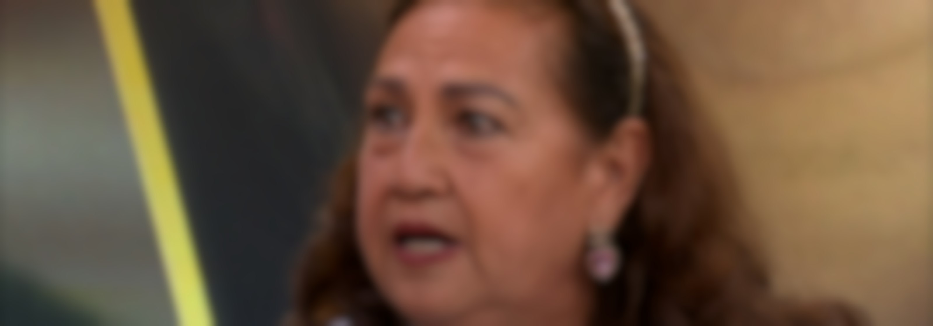 María no acepta a la amante de su hijo y la llama “convenenciera”
