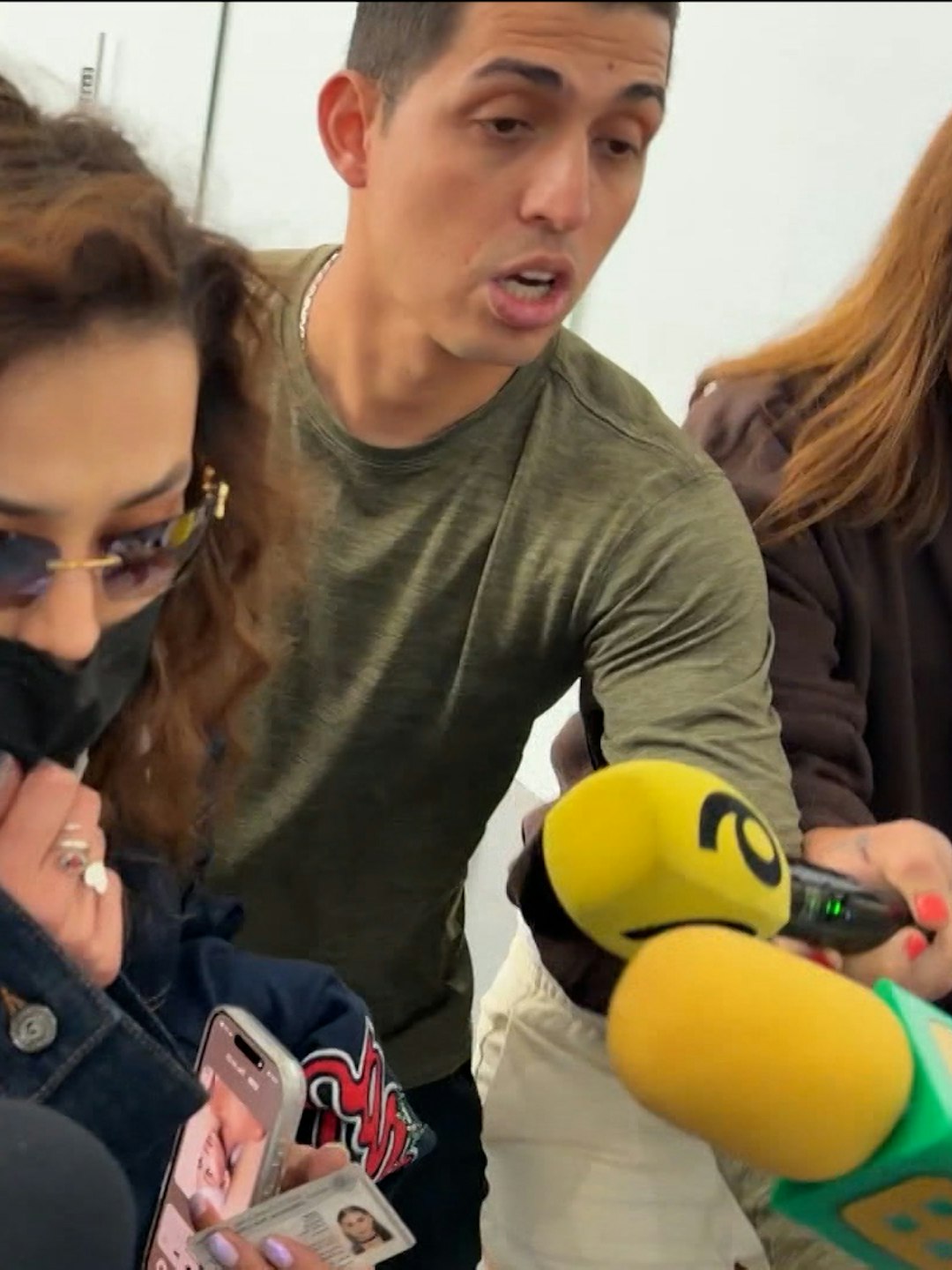 ¿Pudo frenar el hate contra Belinda? Danna enfrentó a los reporteros en el aeropuerto de la CDMX