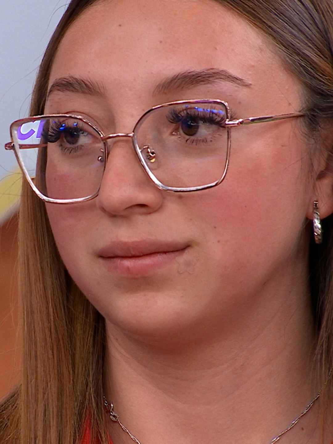 ¡Susana vive gratis en casa de su madrina y enamoró a sus dos hijos!