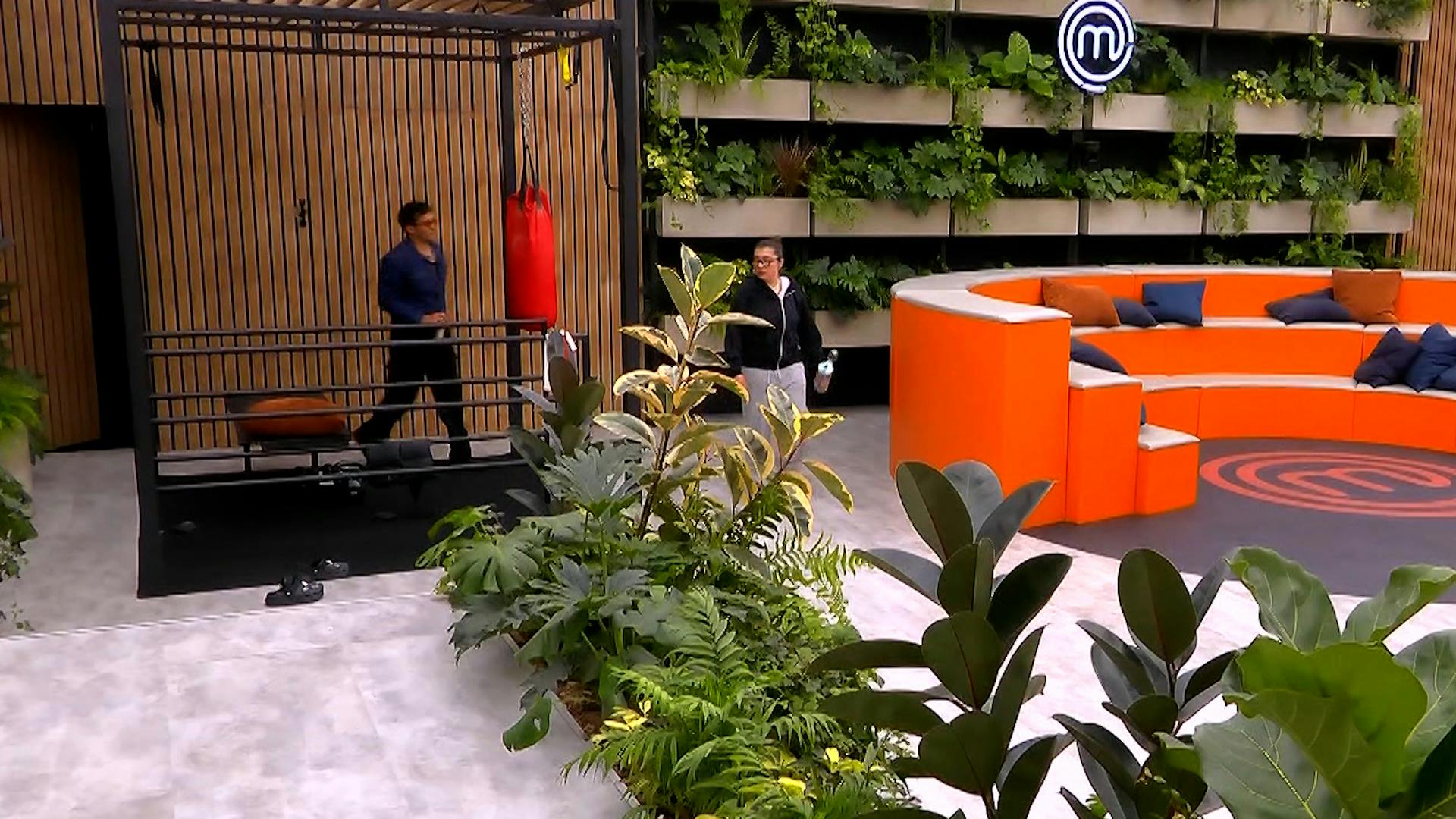 Lancer llama ignorante a Carmen luego de que ella intentara corregirlo en MasterChef 24/7
