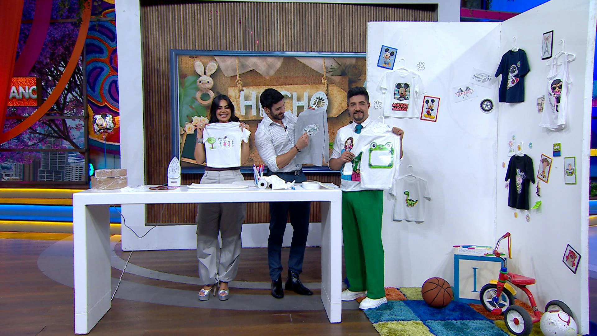 ¡Personaliza tus playeras con esta divertida actividad para hacer con los niños en casa!