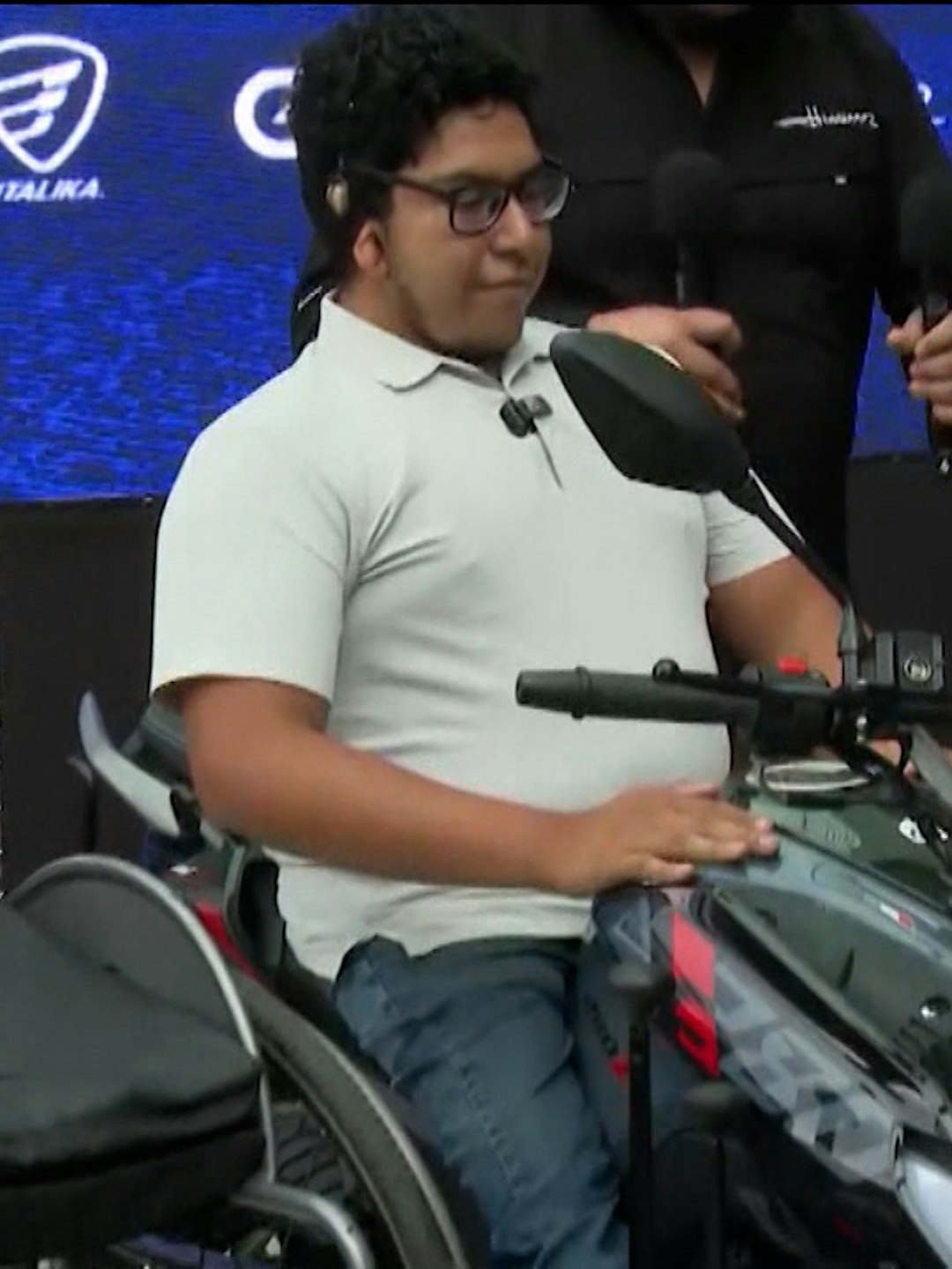 Grupo Salinas hace posible el sueño de Daniel Alejandro, un joven repartidor en silla de ruedas