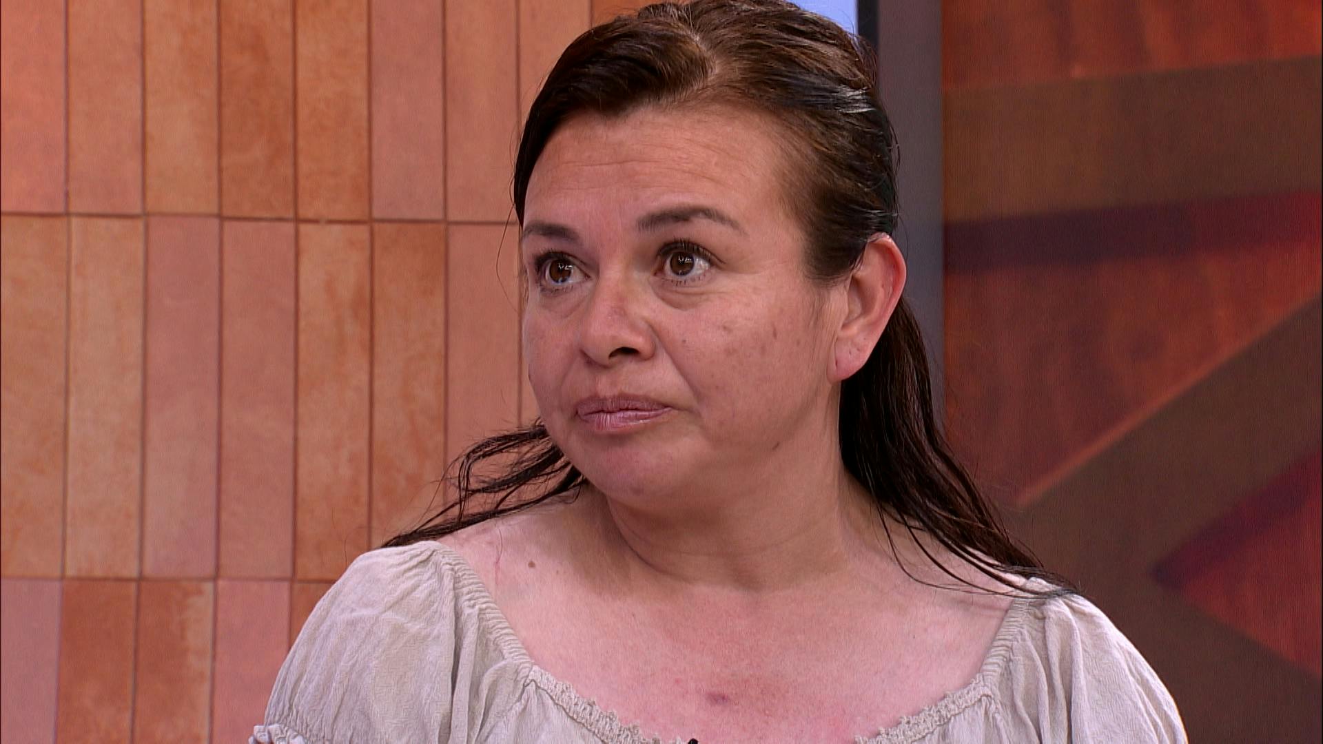 Elvia se arrepiente de haber dejado a su hijo con su padre, y ahora él decidió juntarse con su prima