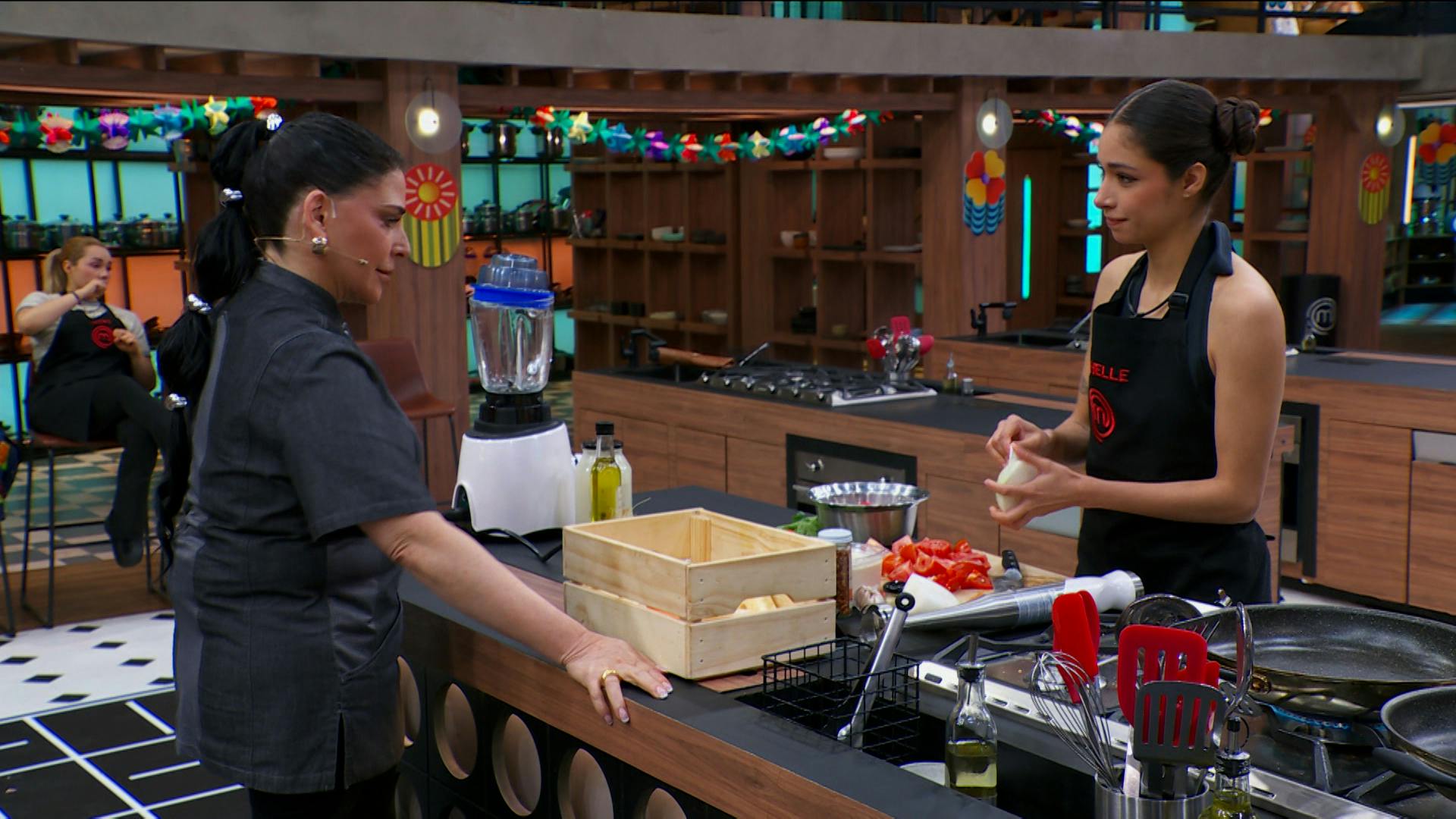 MasterChef 24/7 | Michelle y Daniela apuestan por mariscos para cocinarle al Chef “Poncho” Cadena