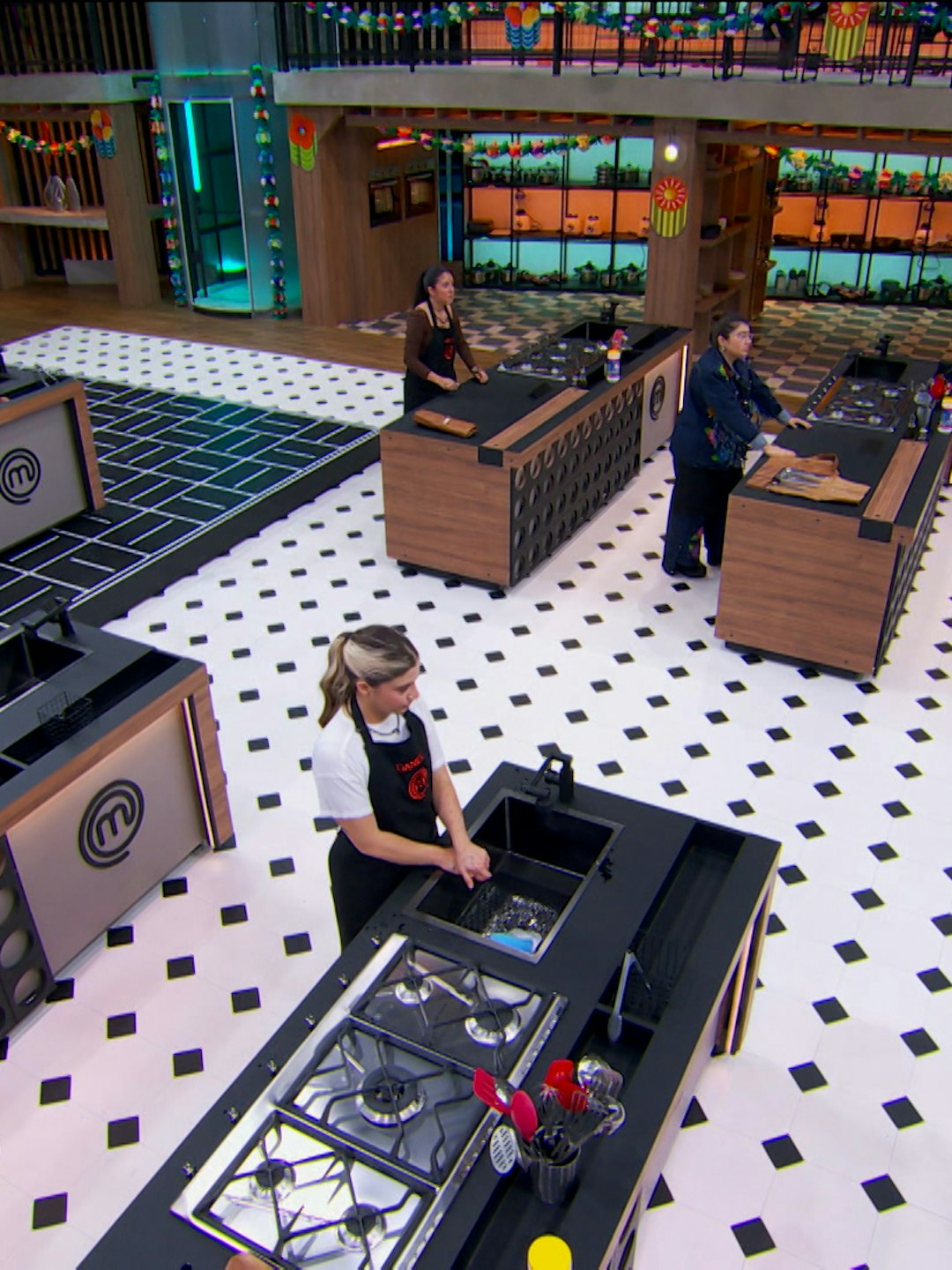 MasterChef 24/7 | Emoción en la cocina con mensajes de sus familias antes del reto de eliminación