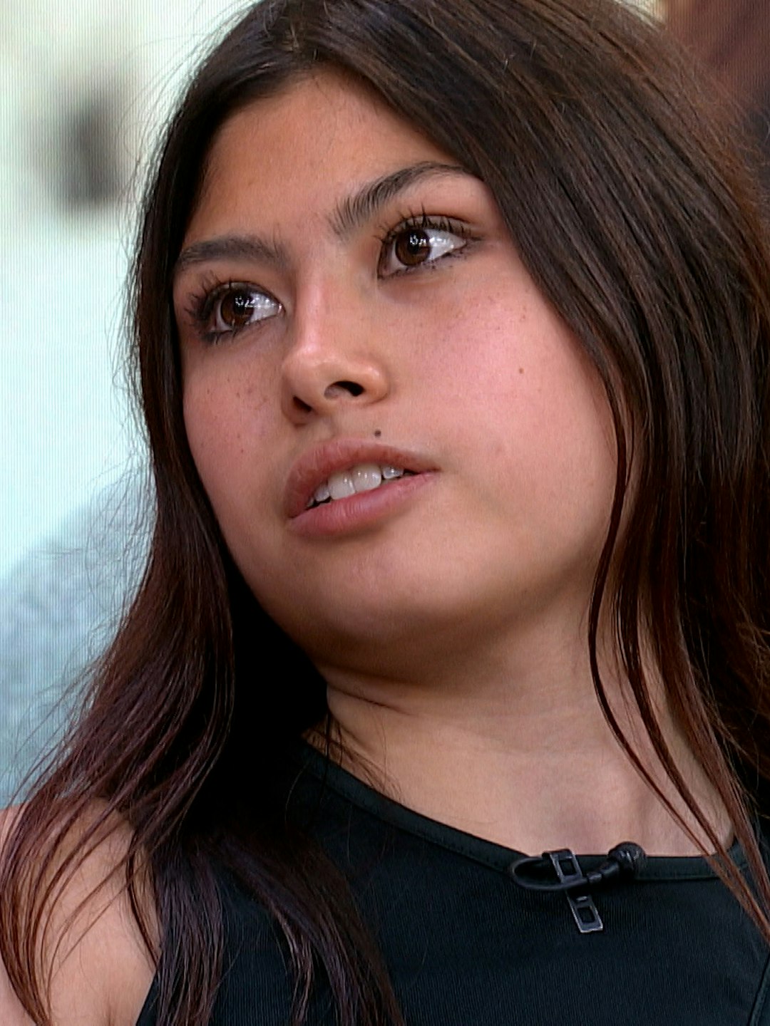 Vanessa le pide dinero a su novio para pagar la renta, pero no lo quiere invitar a las fiestas que hace en su departamento
