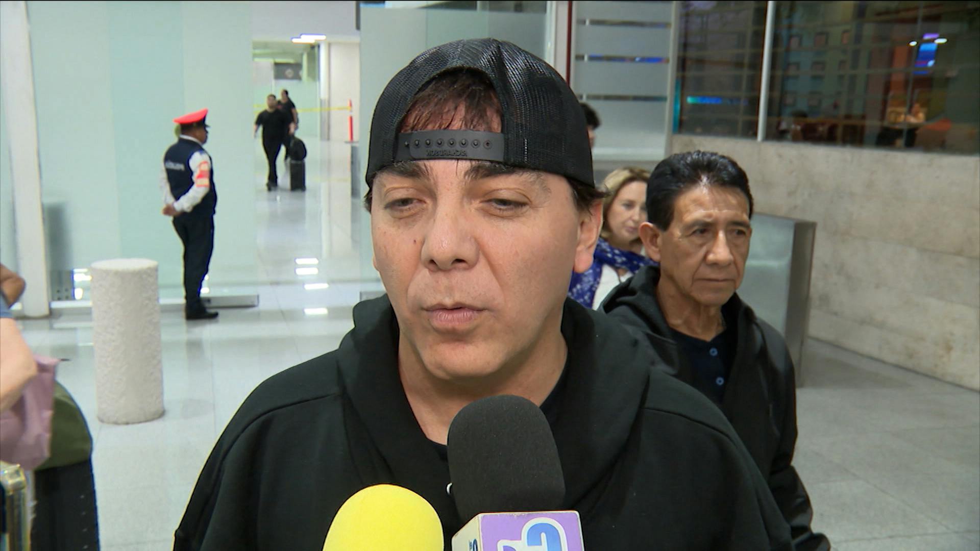 Exclusiva: Cristian Castro se gradúa en 5 días; ¡Verónica Castro será la madrina de generación!
