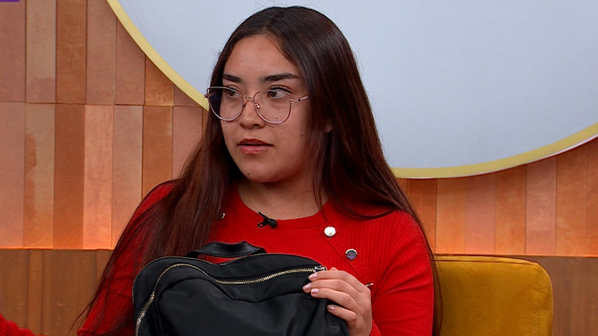 ¡BELÉN DENUNCIA ROBO! Acusa a la hermana de su padrastro de quitarle su mochila