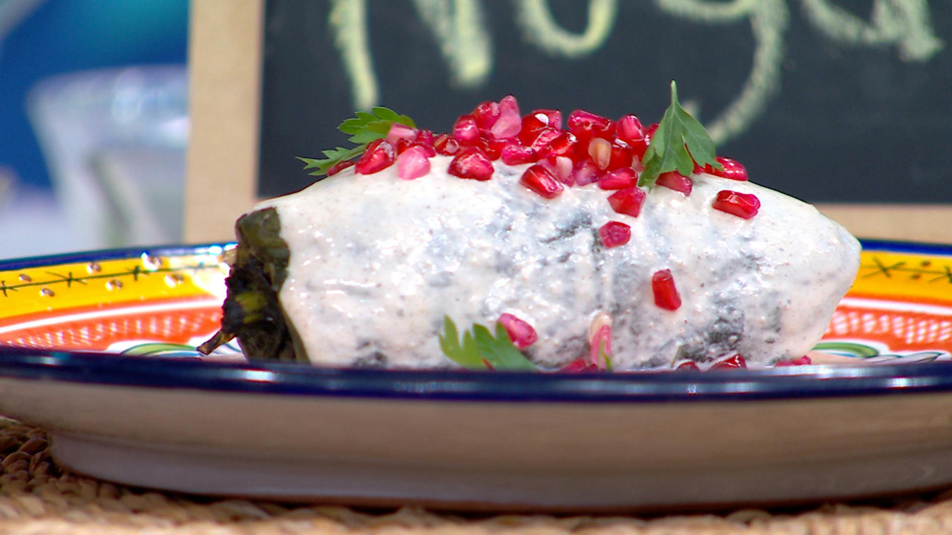 ¿Cómo preparar los mejores chiles en nogada? El chef Manzo comparte los ingredientes y su receta paso a paso