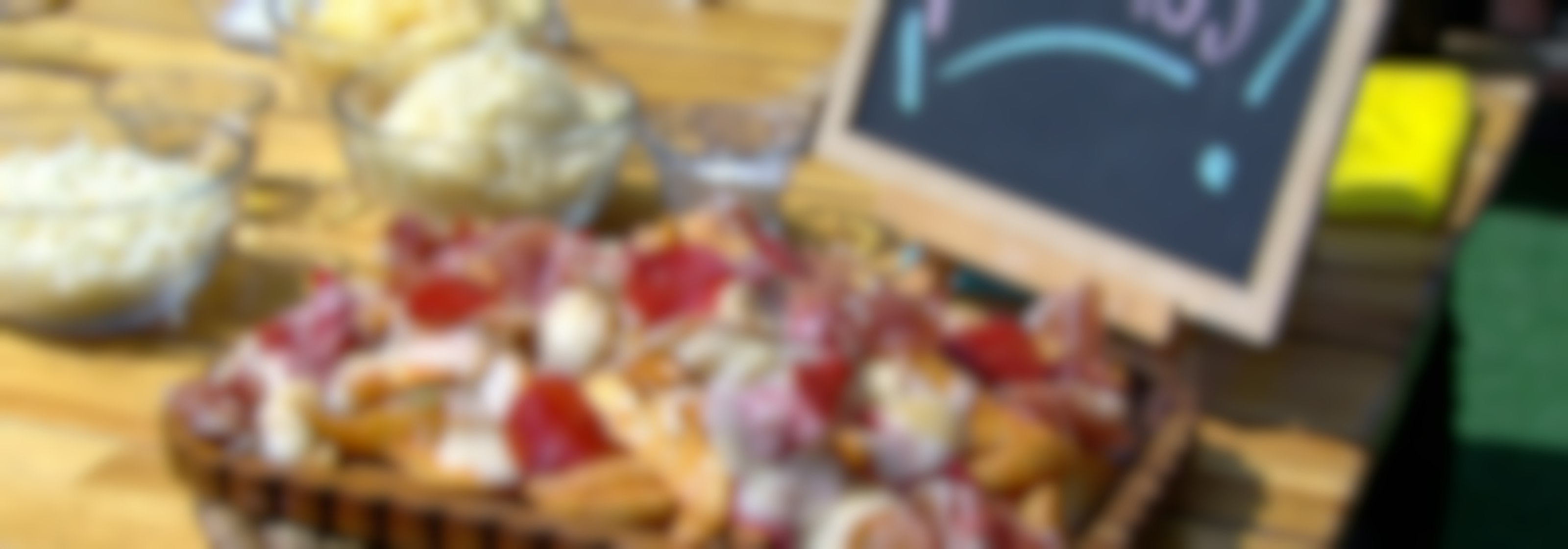 ¡Aprende a preparar fondue con papas y carnes frías! Quedarás bien con todos tus invitados