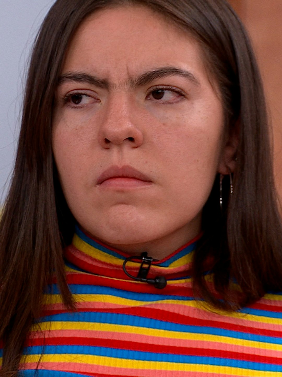 ¡Le propuso acostarse de cucharita! Frida señala al novio de su mamá de acosador