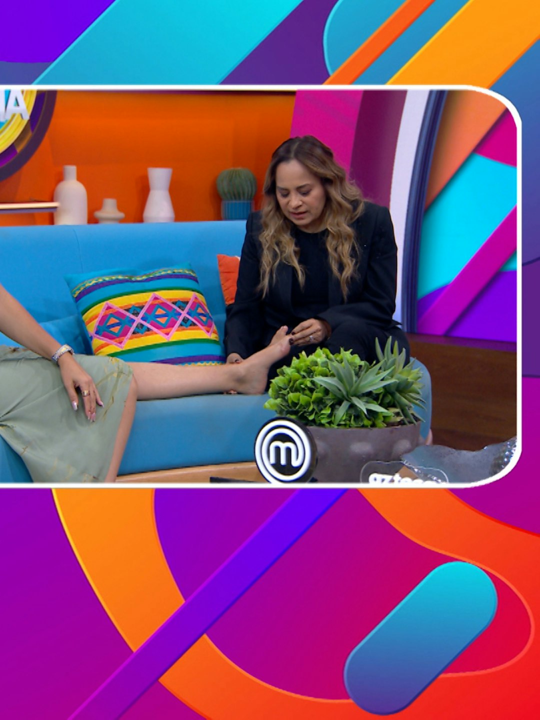 ¡Quedó atrás la lectura de manos! Así le leyeron los pies a Luz Elena en vivo