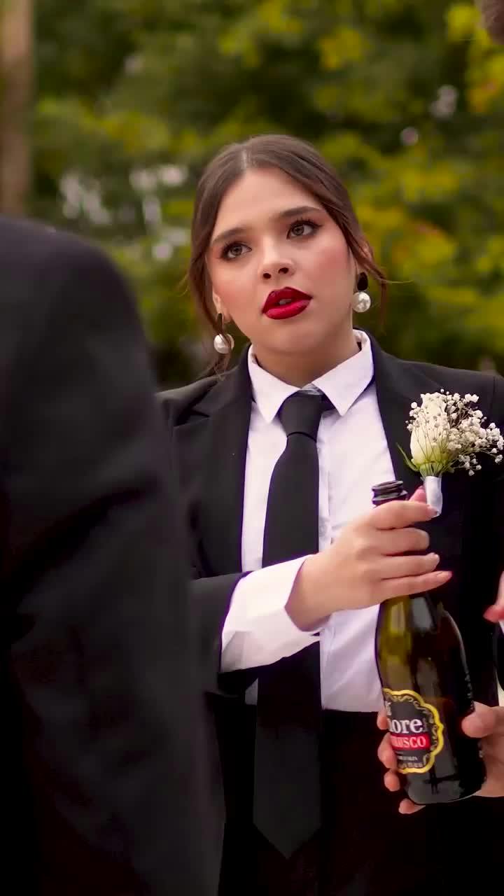 Parte 2 | Llegó vestida de hombre a su boda