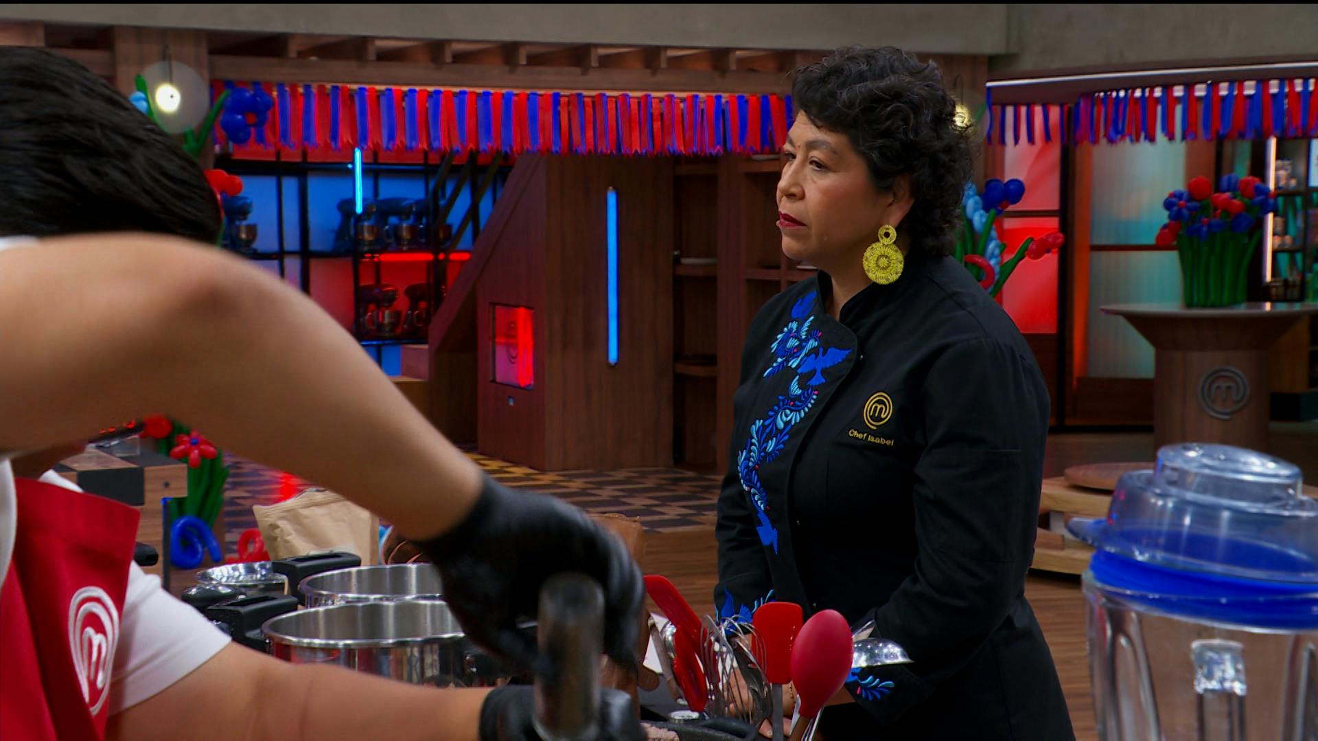 Esta noche los Chefs se acercaron a los Cocineros a visitarlos en uno de las Batallas por Equipos más intensas de la temporada de MasterChef 24/7