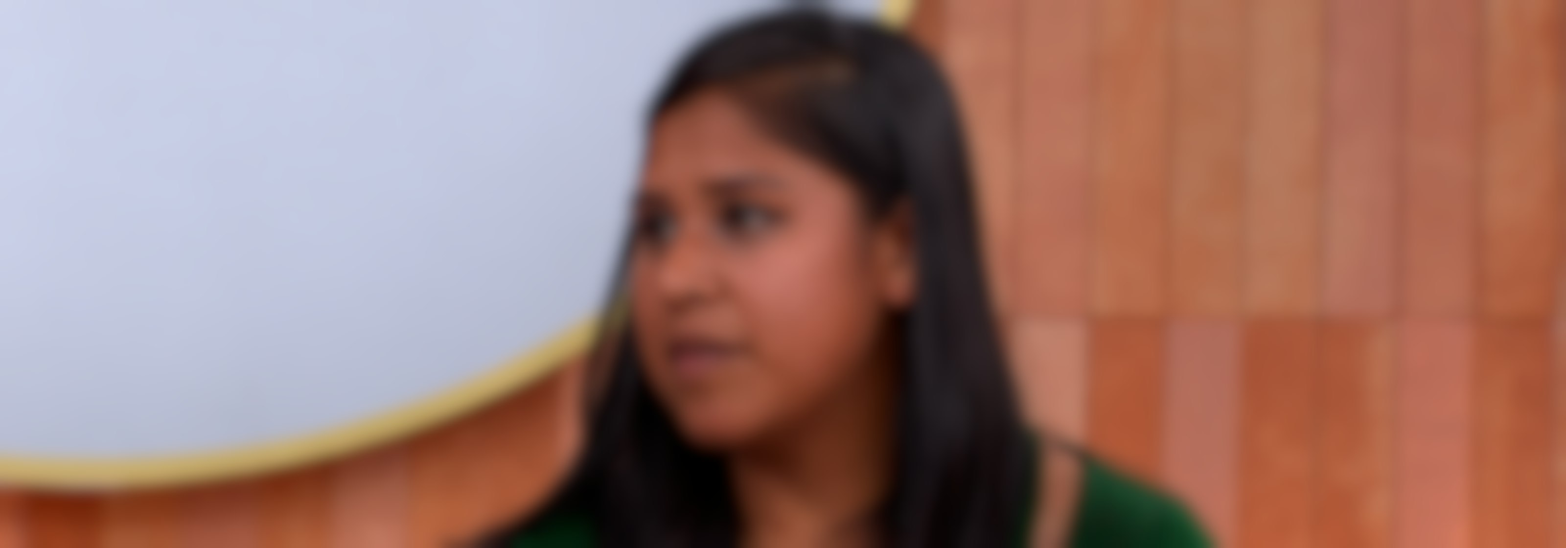 ¡Le parece sospechoso! Gabriela no entiende lo que vivió su amiga, pero igual la apoya